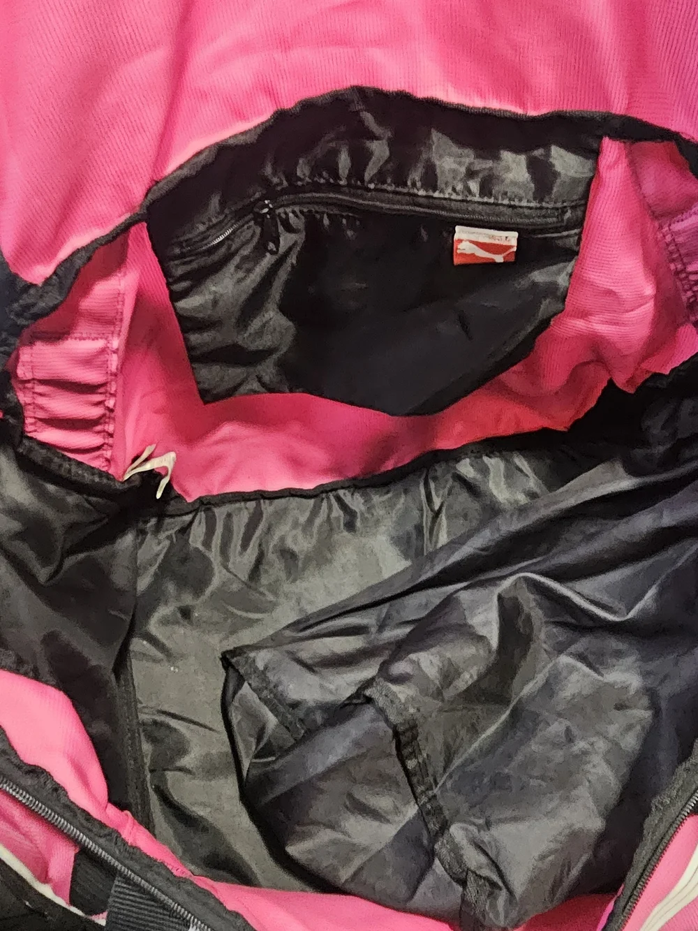 Puma – Teamsport 20 Inch Duffel Bag PUMA Pink and Black Soccer Baseball GYM pack